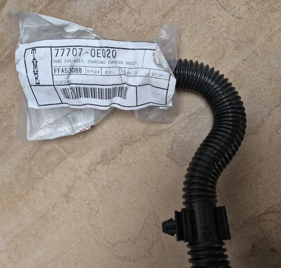 Genuine Toyota/Lexus Tube Sub Assembly, Charcoal Canister Outlet 777070E020 — 第 3/4 张图片