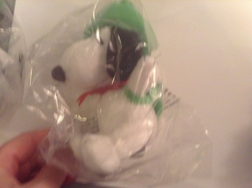 NEW sealed MetLife Snoopy 6" Plush Hiker Camper, Green Hat & Backpack - Picture 6 of 9