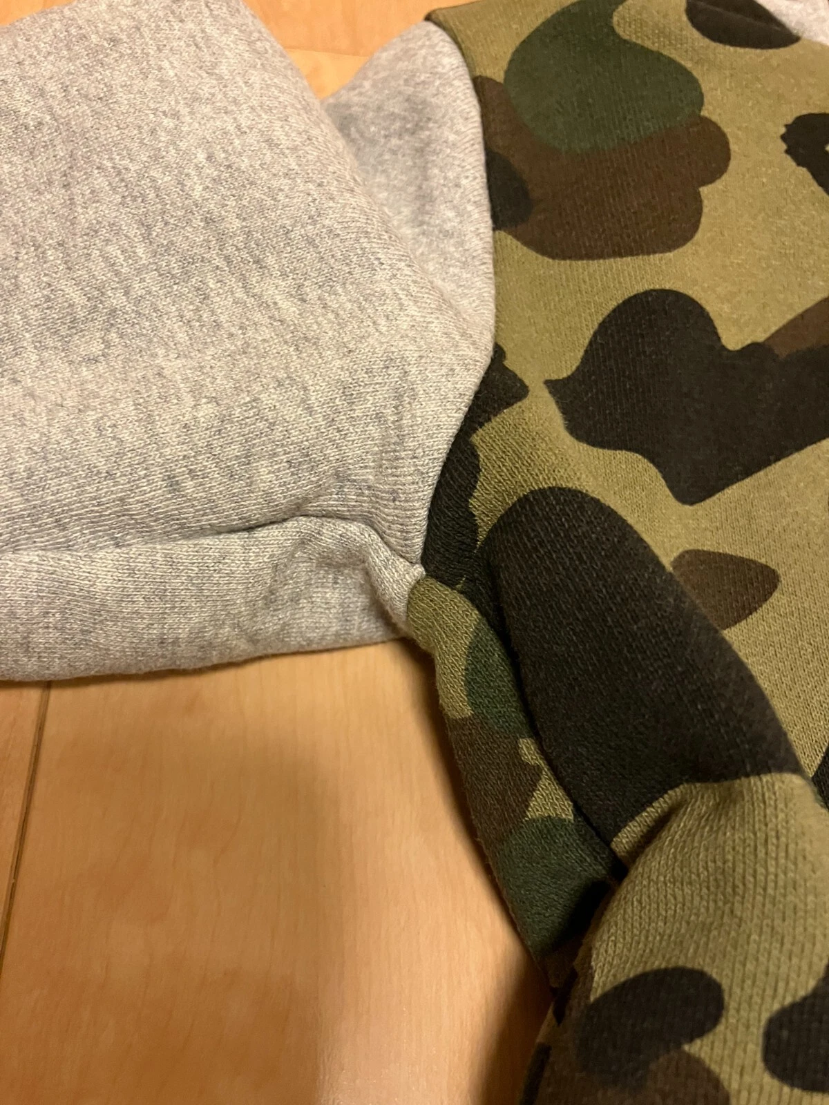 A BATHING APE (BAPE) Giacca bambino A Bathing Ape Isetan Bape cappuccio 110 mimetica grigio cotone