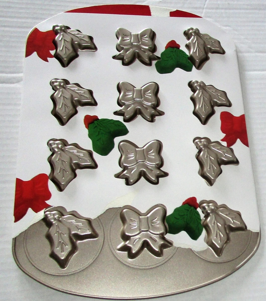 CHRISTMAS BAKING PAN Christmas Holly & Berries & CHRISTMAS BOW 12