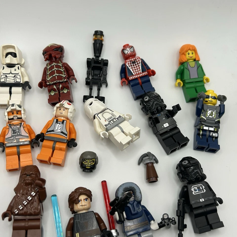 LEGO Star Wars & More Minifigures LOT 23+ Figures RARE Vintage w Light Sabers - Image 4 of 4