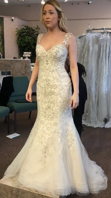 David Tutera for Mon Cheri Wedding Dress Size 6 82673 (msrp $2800) | eBay David Tutera for Mon Cheri Wedding Dress Size 6 82673 (msrp $2800) | eBay