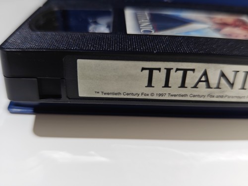 Titanic VHS Vintage Great Condition Leonardo DiCaprio Kate Winslet Blue Case - Picture 12 of 20