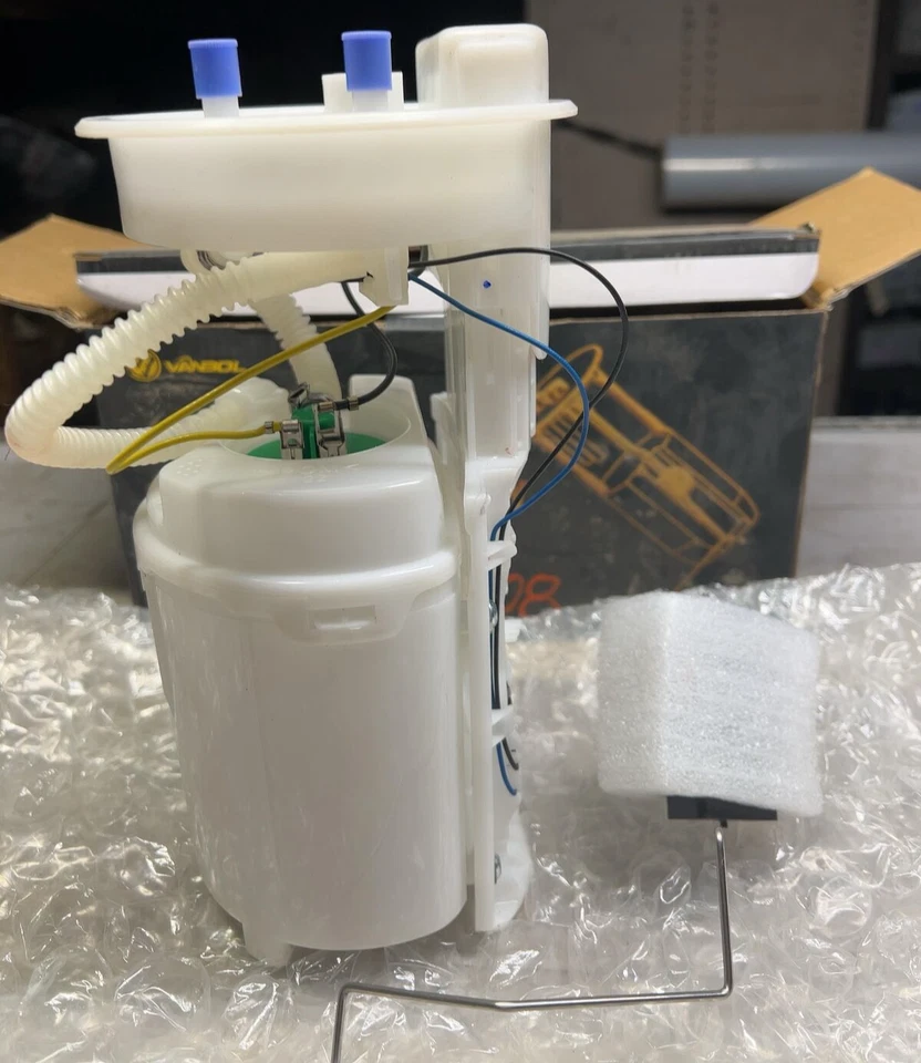 Conjunto de bomba de combustible del motor Jetta Golf 04-05 Beetle Jetta 2008-2011 1,8 L 2,0 L *NUEVO Foto 2 de 4