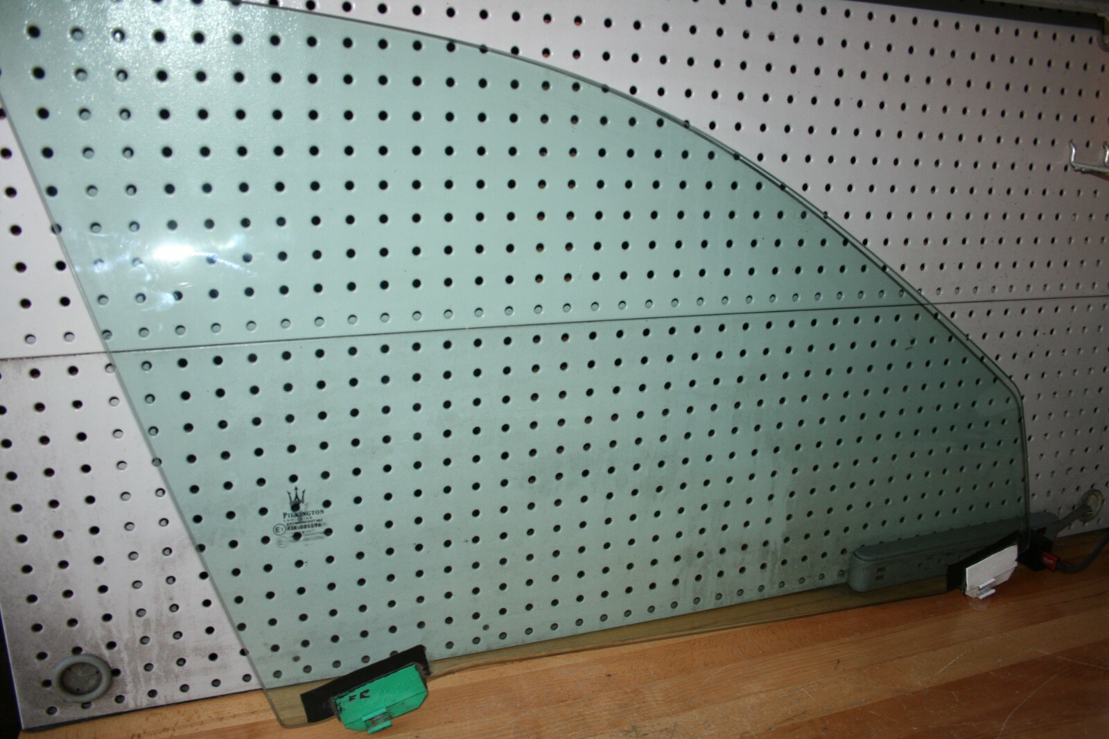 2007 MASERATI QUATTROPORTE M139 FRONT RIGHT RH SIDE DOOR GLASS WINDOW  OEM