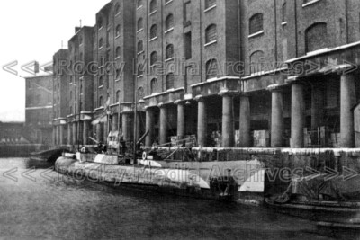 fuu-100 Captured German Submarine U155, St Katherines Dock, London 1918. Foto