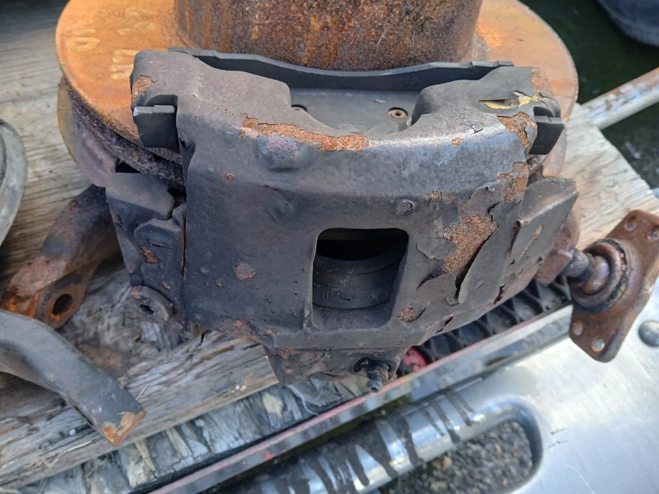 Ford Torino GT 1969 pinzas de freno de disco usadas con par de soportes Foto 2 de 4