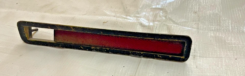 Carcasa y lente marcador lateral Cuda 1970-71 Mopar cuarto trasero panel Plymouth derecho  Foto 3 de 4
