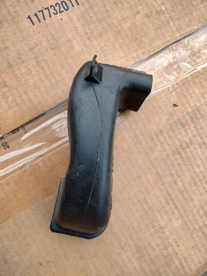 Chevrolet Corvette 2005-2013 piso derecho conducto de aire 10444261 fabricante de equipos originales LT3 de fábrica Foto 3 de 4