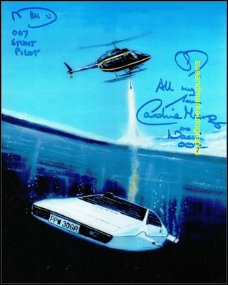 Caroline Munro & Stunt Pilot Mark Wolff Autogramm signed James Bond UACC RD 96
