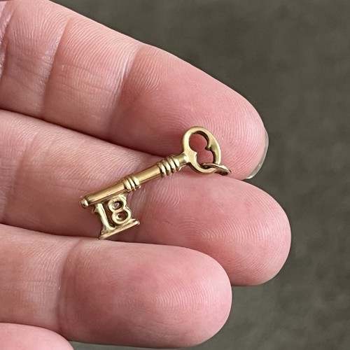 9ct Gold 18 Key Charm Pendant Vintage 9k 375 - Bild 5 von 5