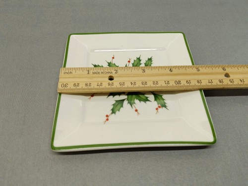 Lenox Set of 4 HOSTING THE HOLIDAYS 5" Holly Berrie Square Tidbit Plates - NEW - Picture 5 of 6