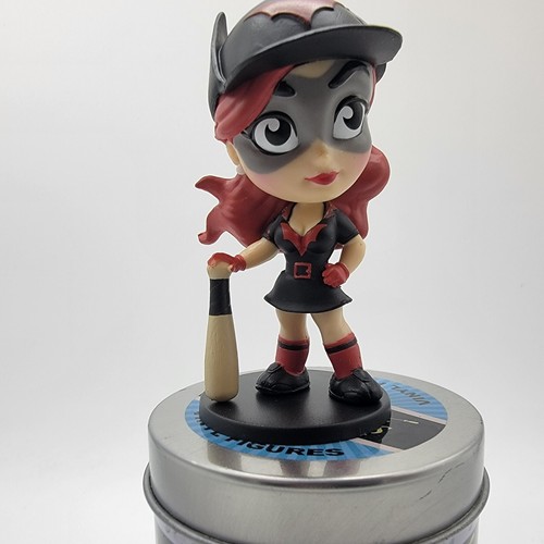 DC Comics Lil Bombshells BATWOMAN Cryptozoic Vinyl Figure With Can - Picture 2 of 3