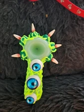 Glow In The Dark glass pipe smoking