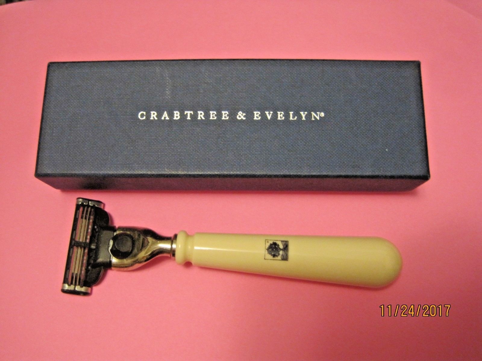 CRABTREE & EVELYN CREAM MACH 3 RAZOR ~NEW in BOX MADE IN GREAT BRITAIN