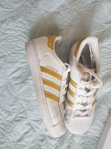 adidas superstar douradas