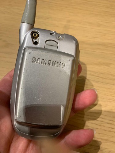 samsung sgh-t100 - silver retro flip mobile phone (02)