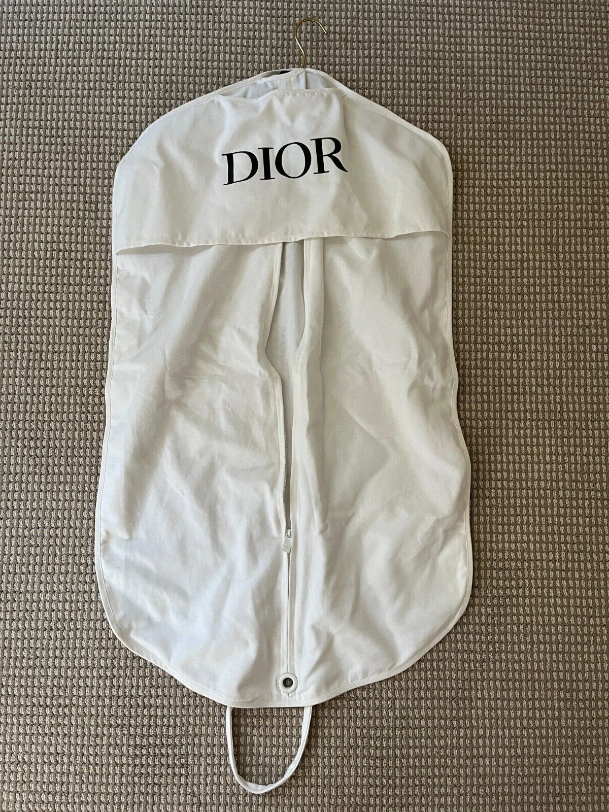 Petit sac à suspendre Christian Dior avec cintre