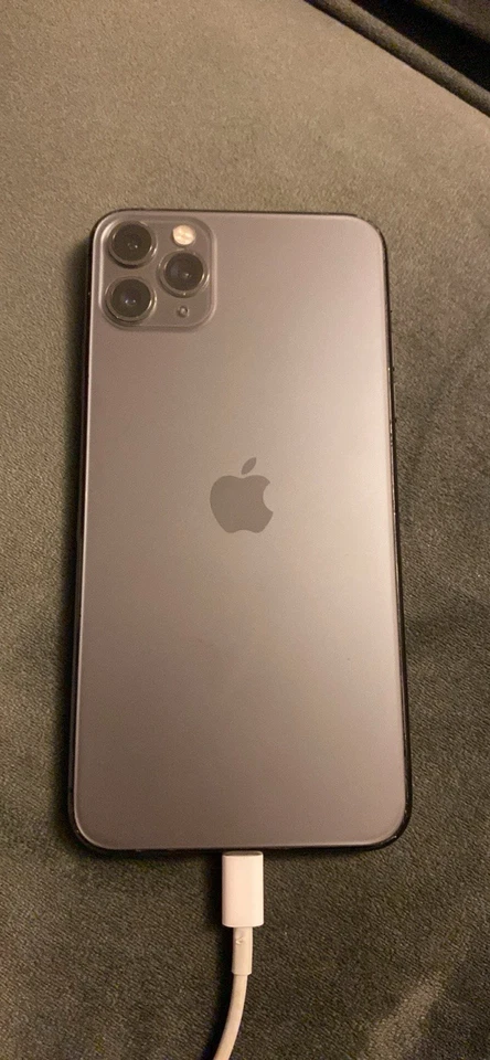 Apple iPhone 11 Pro Max Desbloqueado 256 GB. Batería y pantalla nuevas. Foto 2 de 2