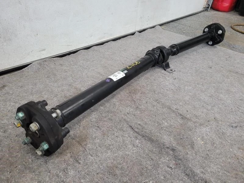 2018 CHEVROLET CAMARO 6.2L 6 SPEED DRIVE SHAFT 30K MILES - Image 2 of 4