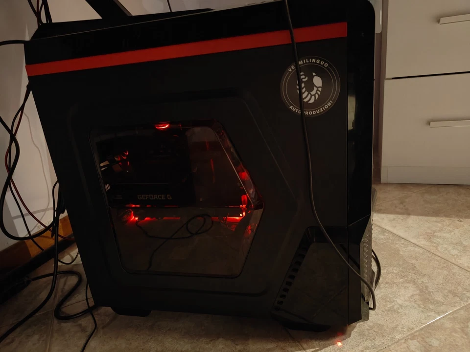 PC da Gaming Assemblato, Nero, Raffreddato a liquido, Usato, Buone condizioni - Immagine 2 di 3