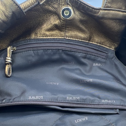 Borsa Loewe Bronzo Metallizzato Nappa Aire Manico Superiore Logo Goffrato Ferramenta Oro - Foto 9 di 10