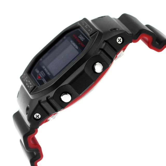 Reloj de cuarzo negro para hombre CASIO G-SHOCK DW-5600UHR-1 sin usar en caja