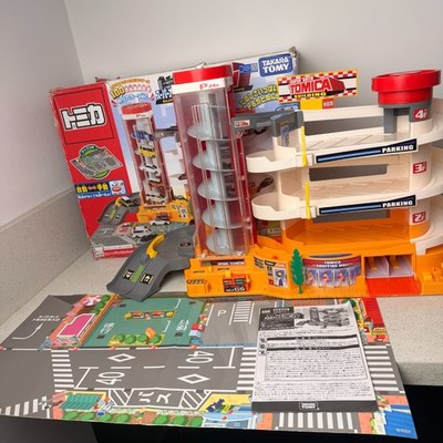 Tomica Super Auto Tomikabiru Building TAKARA TOMY multi-storey car park Garage
