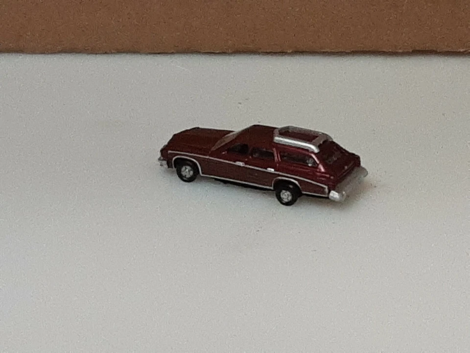 Buick Station Wagon 1974 marrón clásico Metal Works escala N Foto 4 de 4