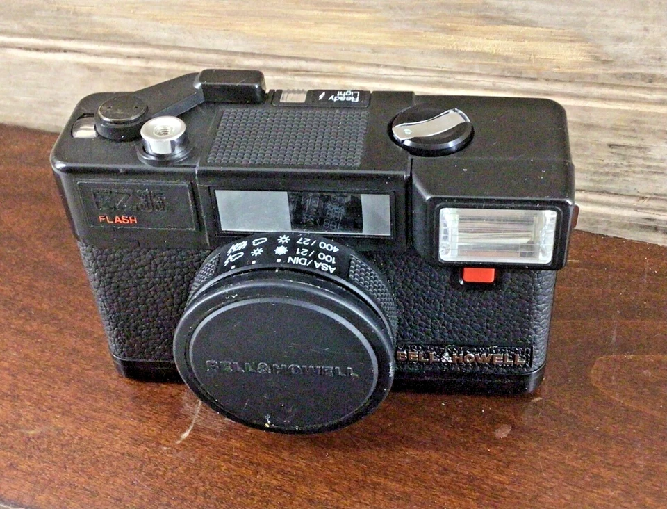 Vintage MCM Bell & Howell 35mm Camera EZ35 With Lens Protector Cover NOT TESTED - Image 3 of 4