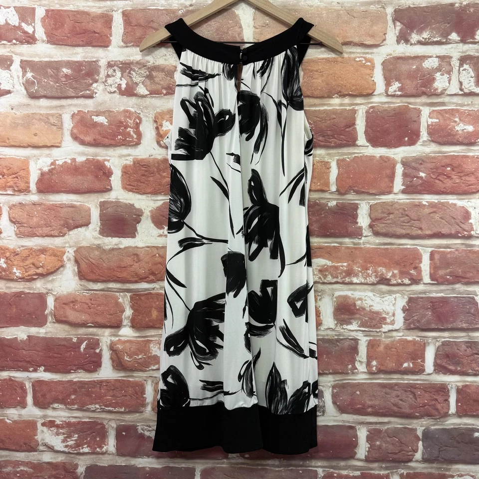 Vestido feminino En Focus Studio Shift 10 preto branco artístico floral elástico popover - Imagem 2 de 4