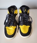 Nike Air Jordan 1 Retro Mid 2019 Black Yellow Size 6.5 (RARE) — photo 6