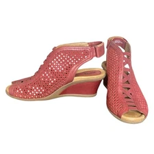 EARTH Regal Red Calla Leather Wedge Peep Toe Women’s Size 9.5