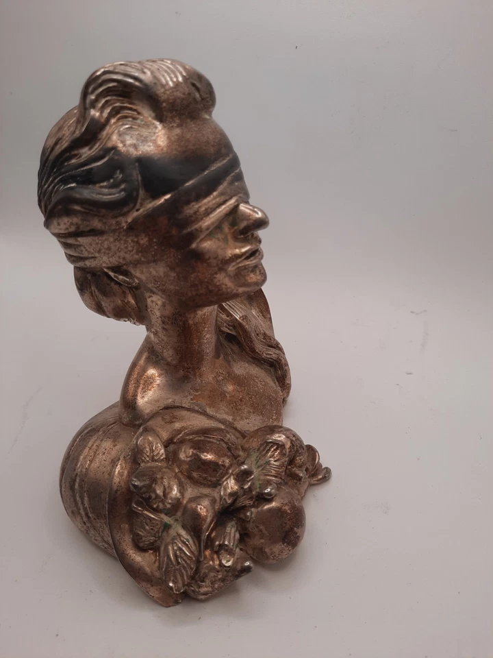 Scultura DEA BENDATA con CORNUCOPIA in polvere Marmo Laminato ARGENTO Silver  - Immagine 4 di 4