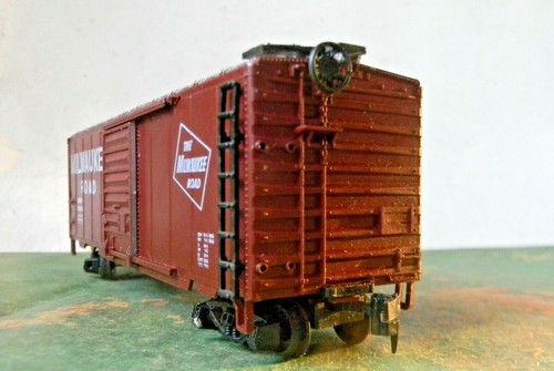 Roco 41' Boxcar Slide Doors ~ Milwaukee Road ~ Rd# MILW 19042 - HO - Picture 8 of 11