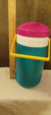 Vintage Igloo 2 Gallon Water Cooler With a the "dry Tray" Made in USA Red/white/tail Gate