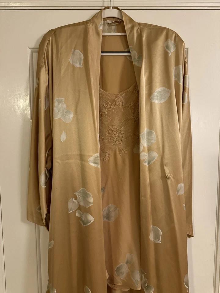 La Perla Silk Robe Set With Matching Gown Rare Print Vintage EUC - Image 2 of 4