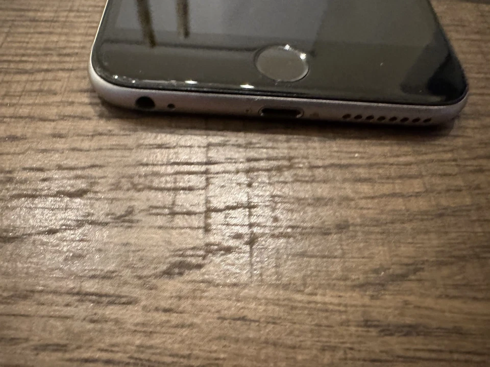 Apple iphone 6s Plus A1687 64GB Gray (GSM+CDMA) Factory Unlocked Very Good - Image 4 of 4