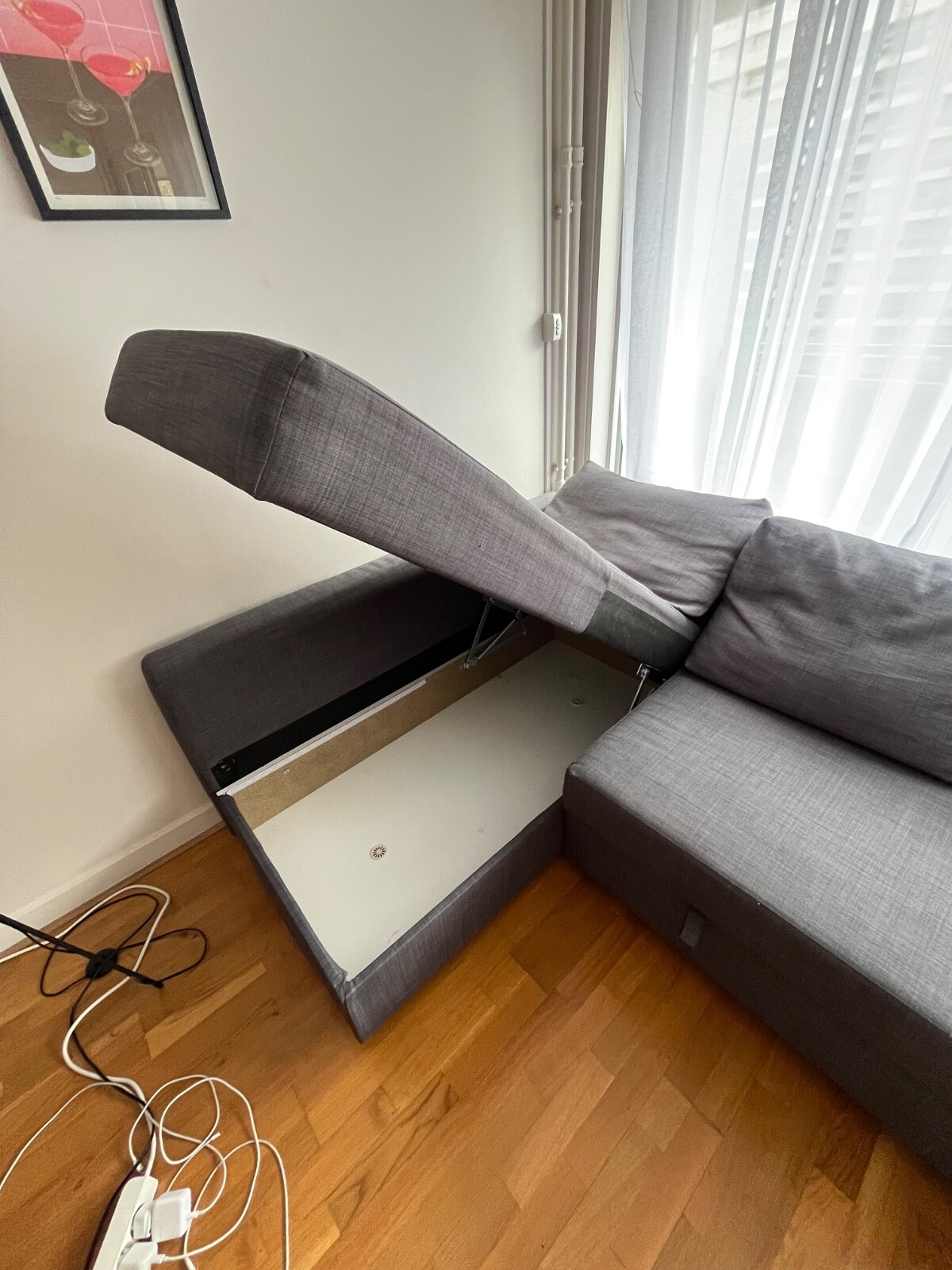 Canapé d’angle convertible IKEA FRIHETEN idéal pour optimiser les petits salons urbains