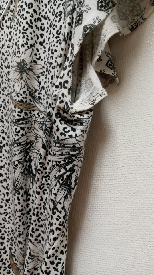 White House Black Market White & Grey Floral & Animal Print Blouse Size