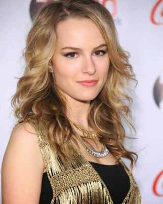 BRIDGIT MENDLER 8x10 PHOTO *