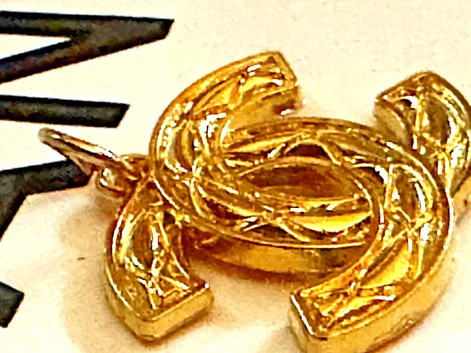 Atemberaubender GOLD CC Chanel Knopf Charm/Reißverschluss/Anhänger? vielseitig gestempelt - Bild 2 von 4