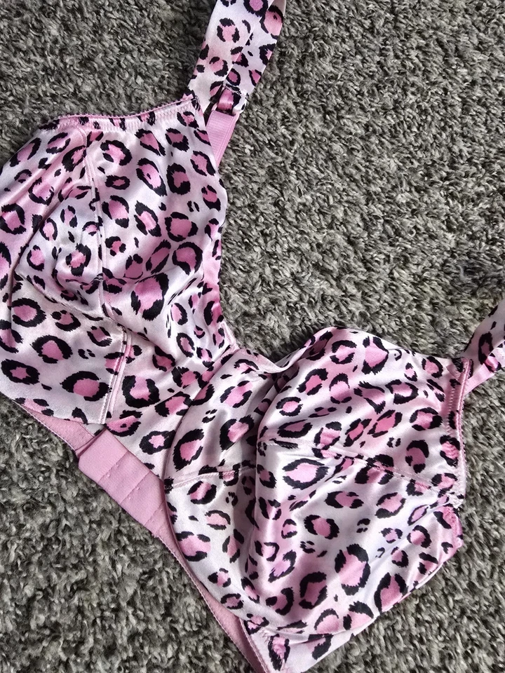 Sutiã Victoria's Secret segunda pele cetim sem forro 34DD rosa estampa de leopardo vintage  - Imagem 2 de 4