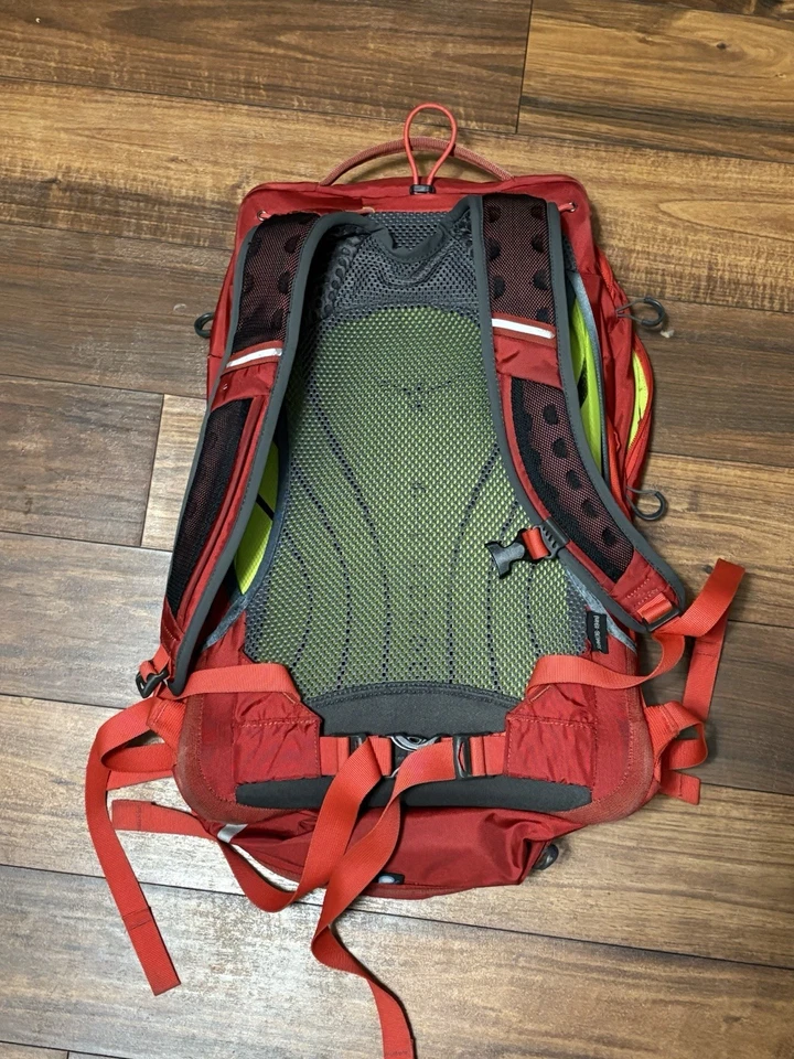 Mochila de Senderismo Osprey Radical 34 Roja/Verde Lima Excelente Estado S/M Foto 2 de 4