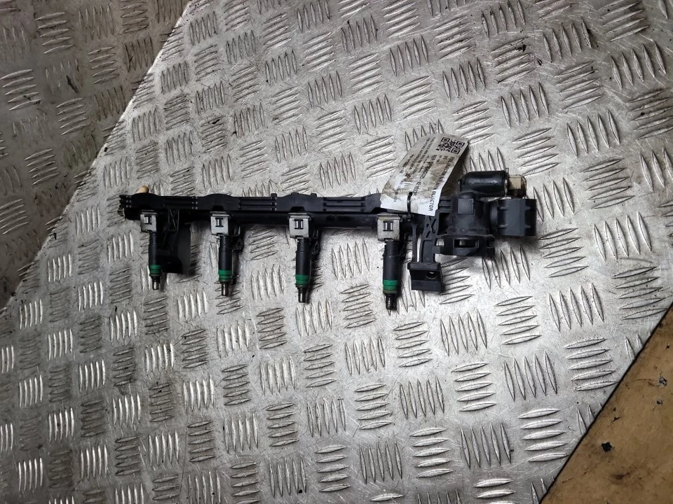 FORD FIESTA MK6 1.4 PETROL FXJA FUEL INJECTOR RAIL WITH INJECTORS VP5S6U-AB - Image 2 of 4