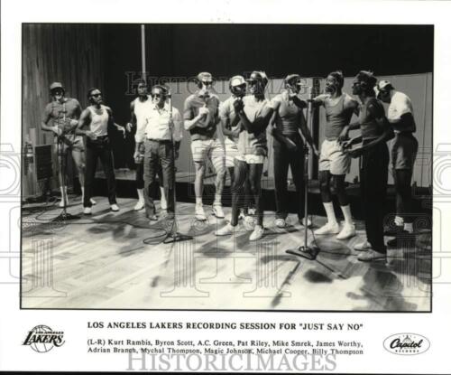 1967 Press Photo Lakers' basketball team at recording session for "Just Say No" - Picture 1 of 2