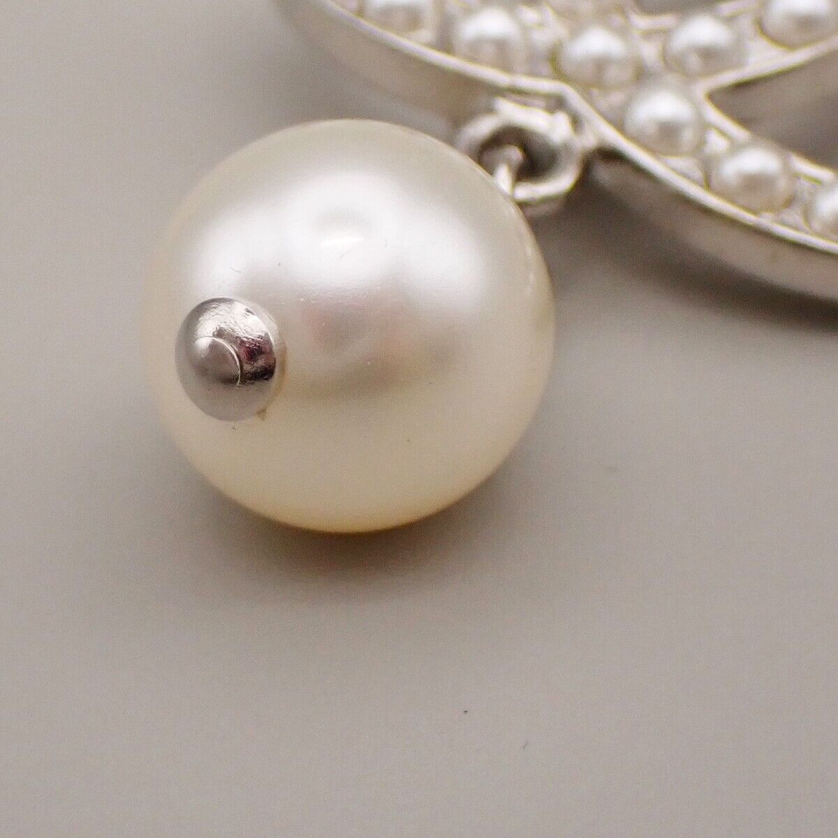 CHANEL CC Logo Imitation Pearl Pin Brooch 09V SHW France CHANEL CC Logo Imitation Pearl Pin Brooch 09V SHW France