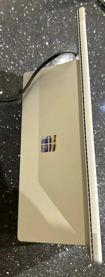 Microsoft Surface Pro 8 - Core i5 8GB RAM 128GB SSD Wi-Fi Platinum slight cracks - Image 3 of 4