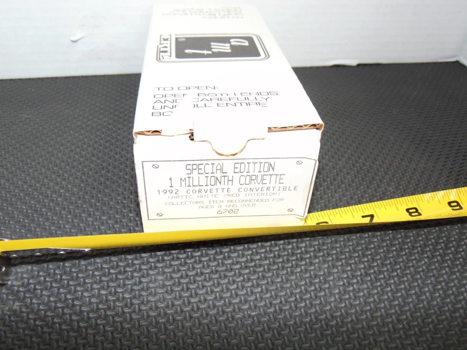 Corvette One Millionth 1992 escala 1/25 modelo promocional 2862 Foto 3 de 4