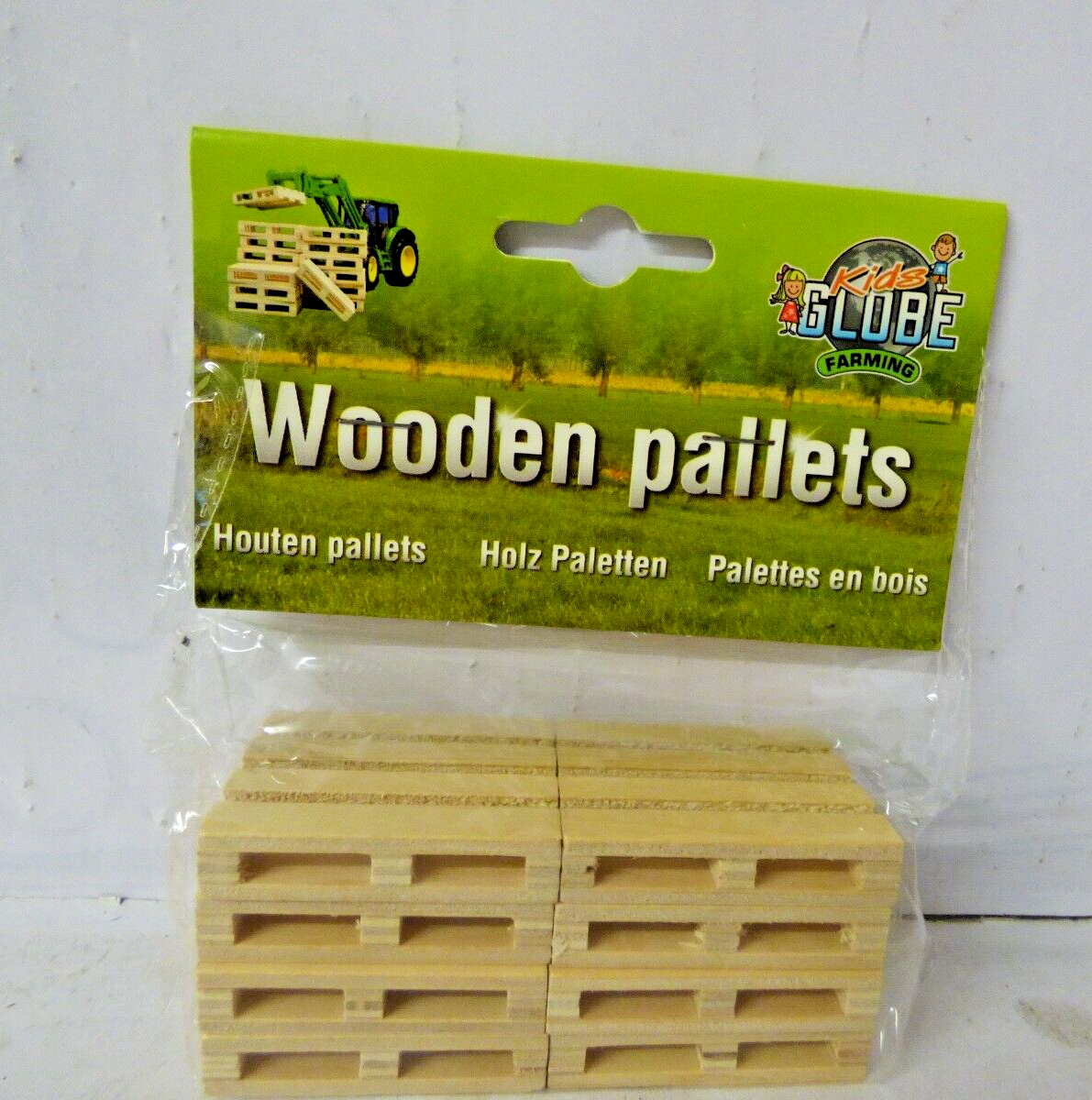 Britains Kids Globe 8 Wooden Pallets farm accessories 1:32